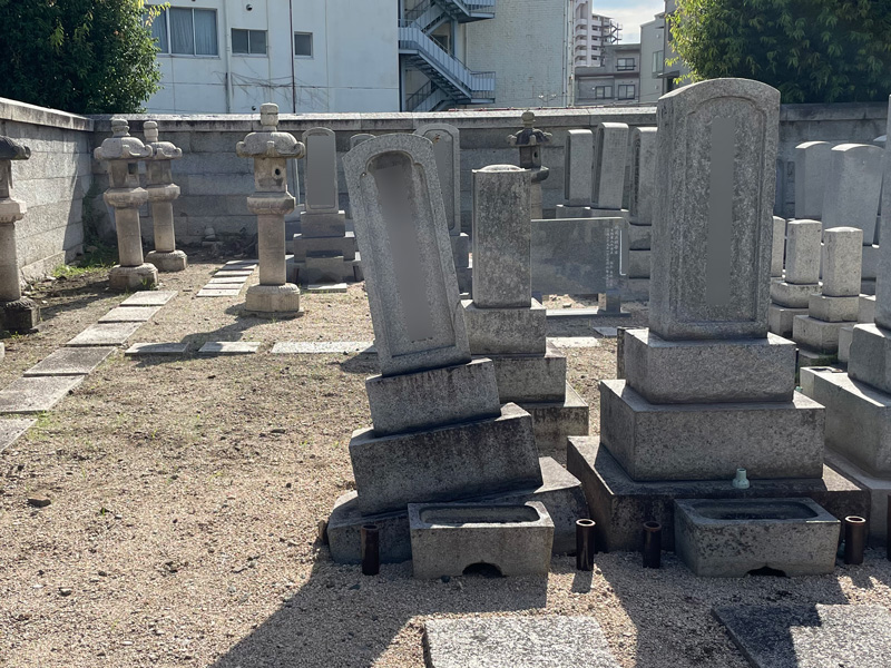 倉敷市内墓地　墓石傾き修正（木の根腐食による地盤沈下が原因）
